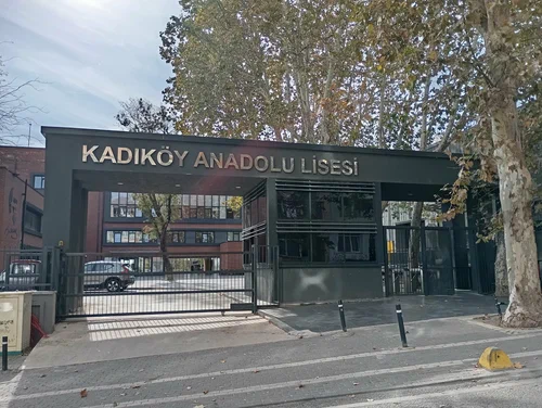 مدرسه آنادولو